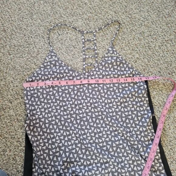 Lululemon Breezy Singlet Ladder Back Tank Top Gray Geometric Size 6 - Picture 3 of 4